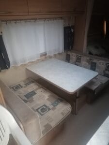 interior dela caravana